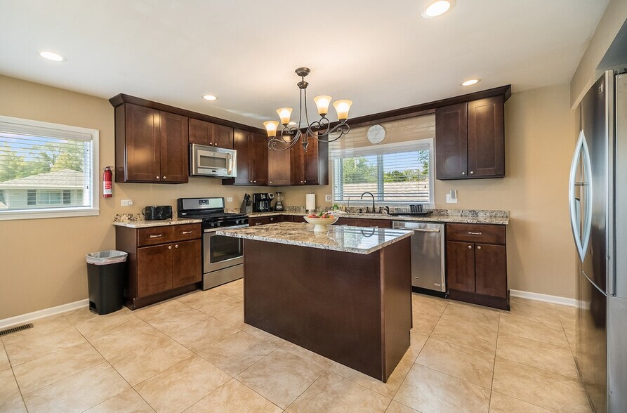 Building Photo - 16 W Edward St