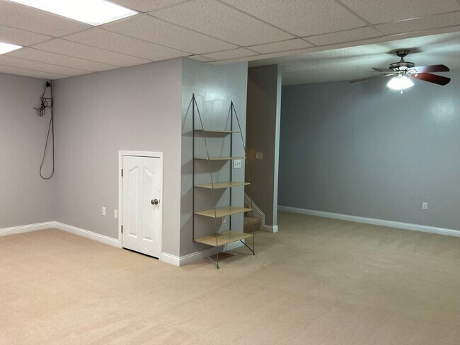 Building Photo - 100 Twin Lakes Dr