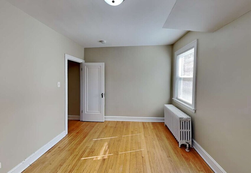 Building Photo - 4827 W Hirsch St