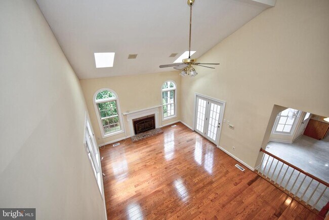 Building Photo - 210 King Johns Ct