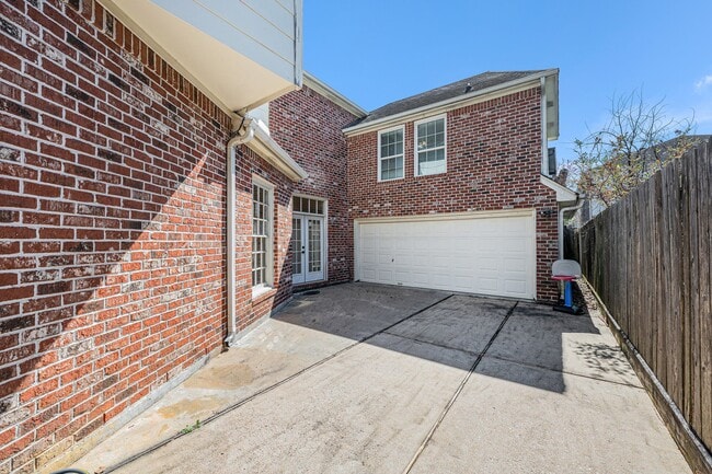 Building Photo - 3919 Southwestern St