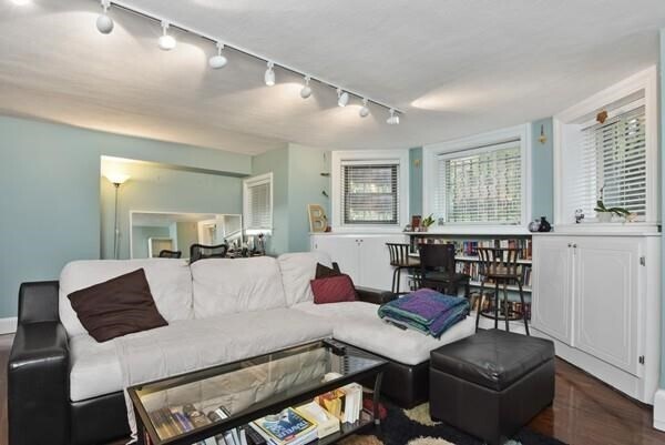 Building Photo - 242 Beacon St