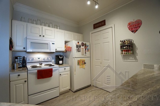 Building Photo - 1487 Cambridge Lakes - Mount Pleasant