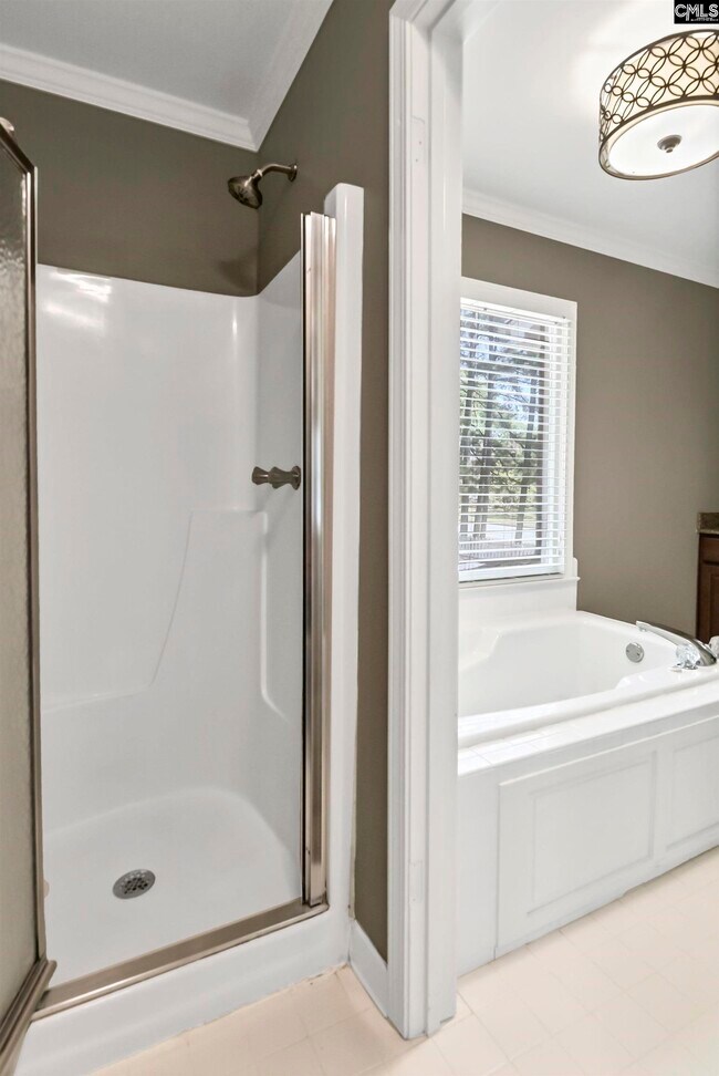 Building Photo - 1100 Woodtree Ct