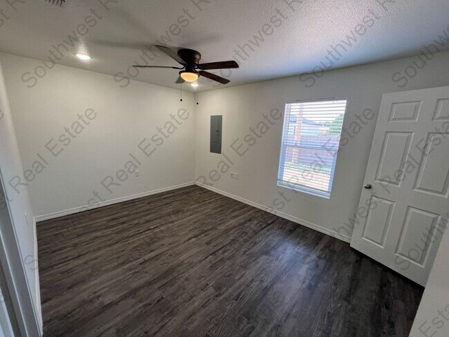 Building Photo - 2125 Bobwhite Ct