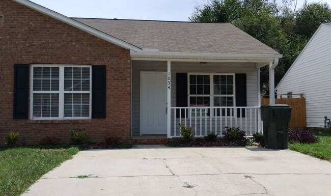 Building Photo - $200 Off Your First Full Month’s Rent!  Mo...