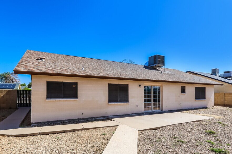 Building Photo - 8539 W Diana Ave