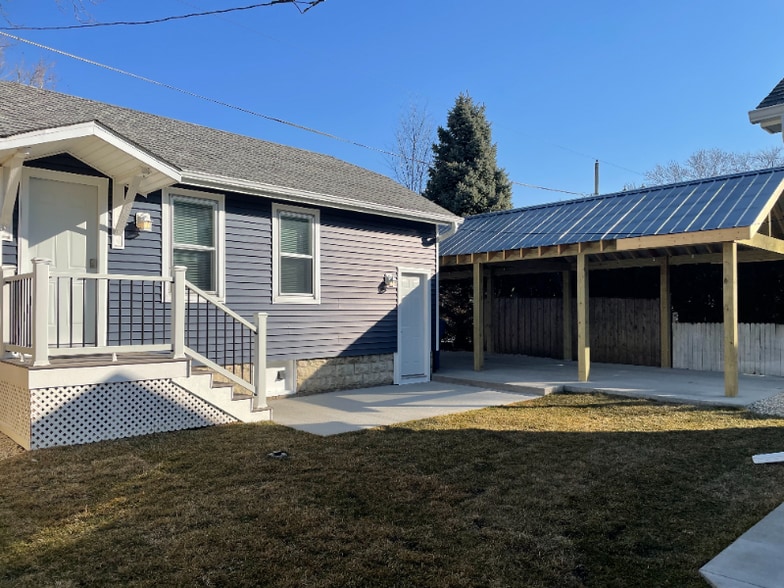 Building Photo - 744 E Main St