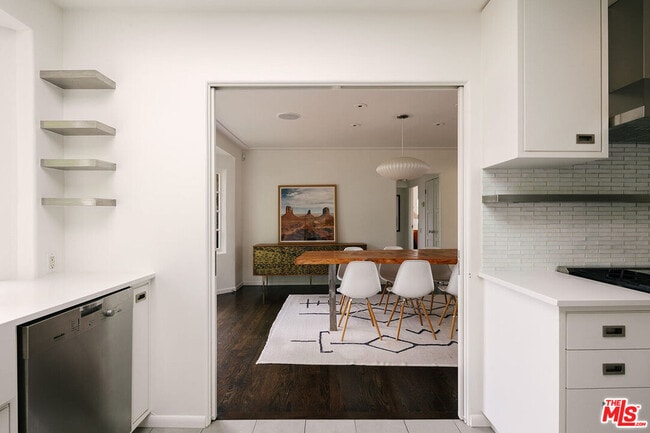 Building Photo - 4217 Cromwell Ave