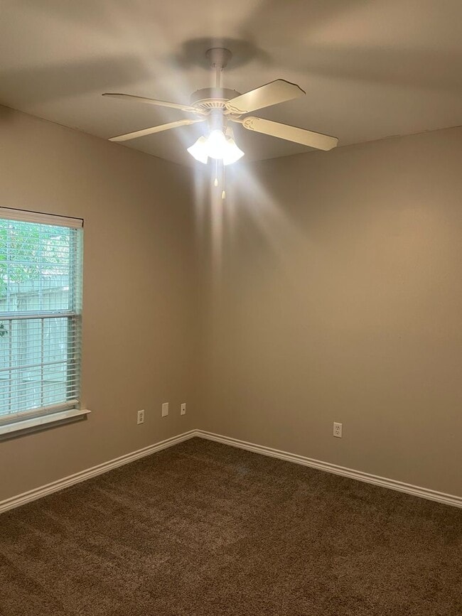 Building Photo - 3 BEDROOM, BELTON ISD