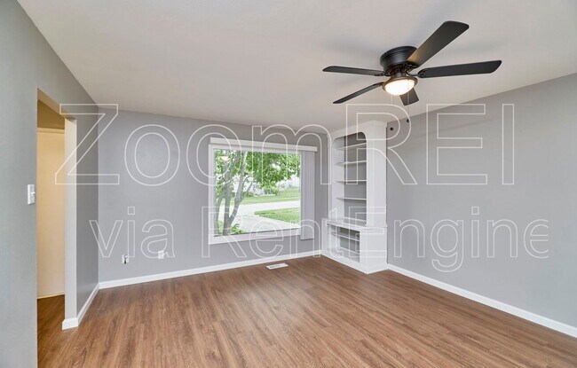 Building Photo - 2400 E Humes Ln