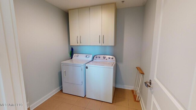 Building Photo - 2060 Beach Blvd