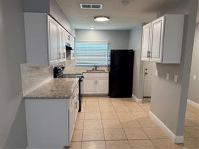 Building Photo - 2/1 in Groveland