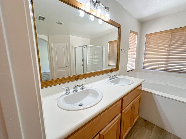 Building Photo - COMING SOON!  Sienna Ridge 3 Bedroom Home for Rent in Canyon Country!
