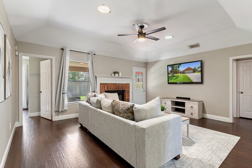 Building Photo - 19 Alamosa Dr