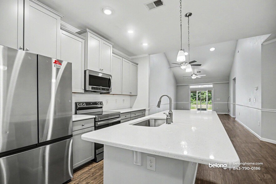 Building Photo - 797 Salerno Cir