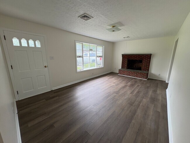 Building Photo - 145 Madison Cir