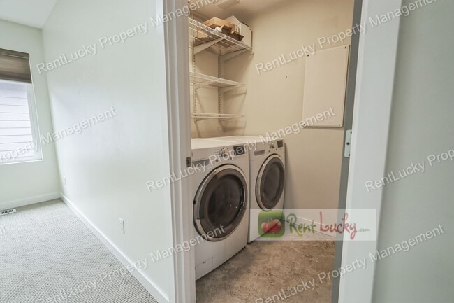 Building Photo - Immaculate and LARGE 4-Bedroom Home in Unb...