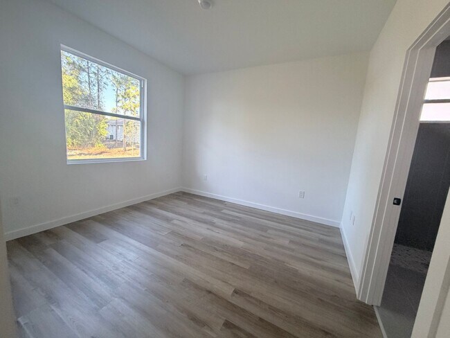 Building Photo - 5064-5066 Jones Dr