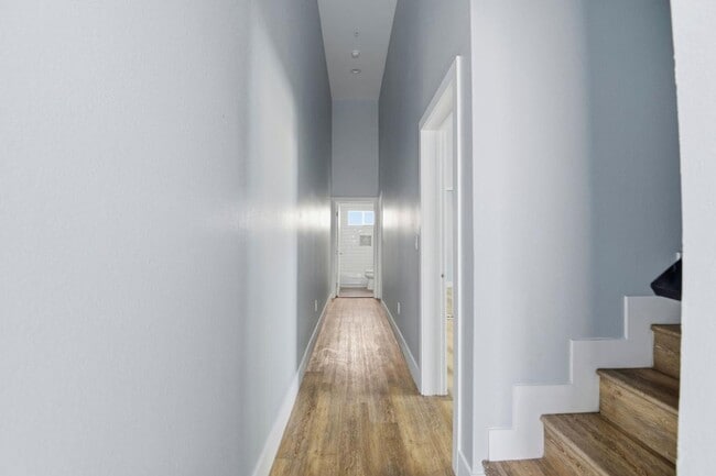 Building Photo - 608 E 29th St