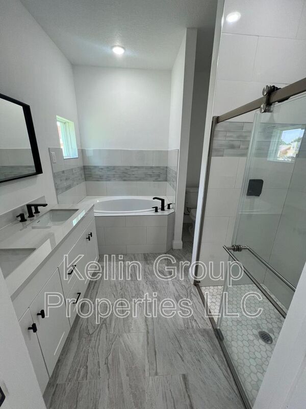 Building Photo - 1334 Salisbury Dr