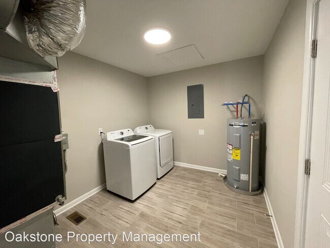 Building Photo - 3 br, 1.5 bath House - 1262 Woodcroft Road