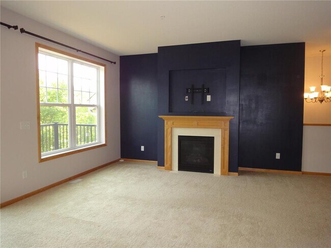 Building Photo - 11846 Emery Village Dr N