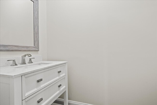 Building Photo - 2804 1/2 Alligator Rd