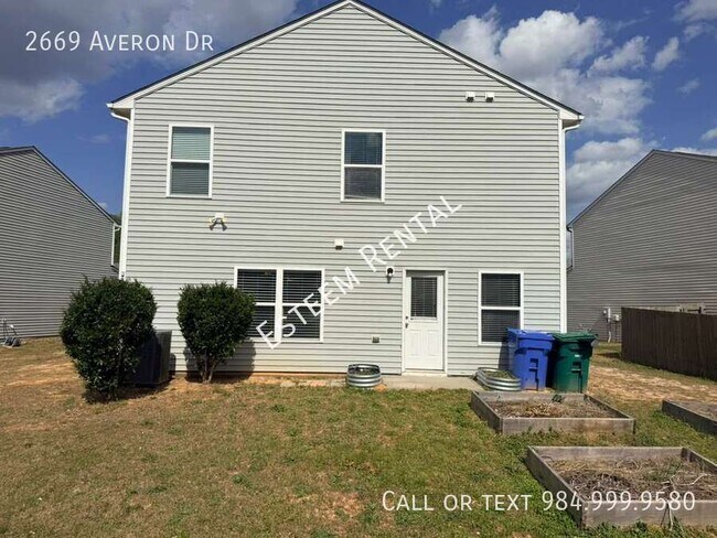 Building Photo - 2669 Averon Dr