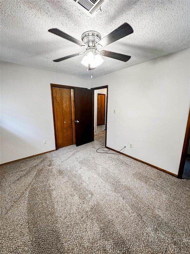 Building Photo - 6910 SW Forest Ave