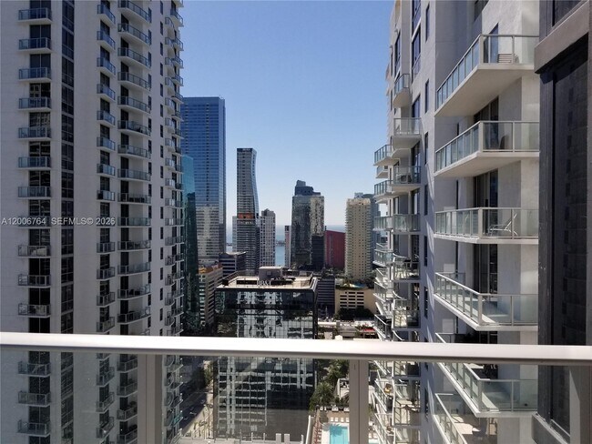 Building Photo - 1010 Brickell Ave