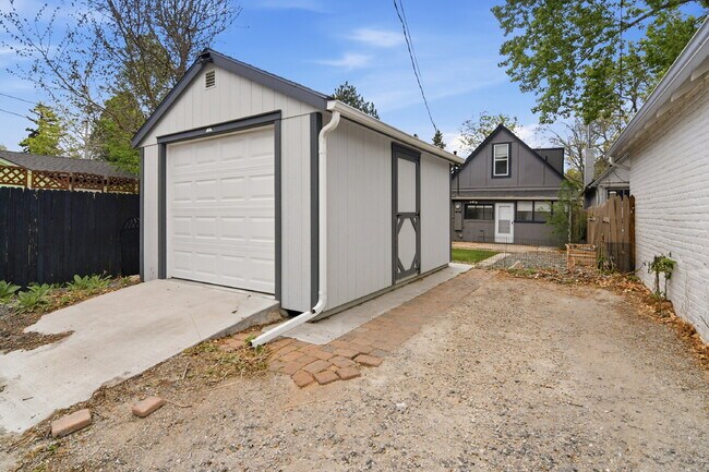 Building Photo - $2,995.95- 3 Bed, 2 Bath Home in Highlands Ranch with In Unit Laundry!