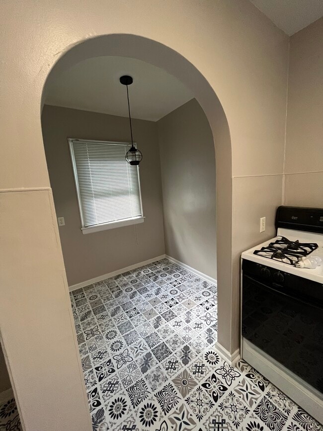 Building Photo - 327 Polk St