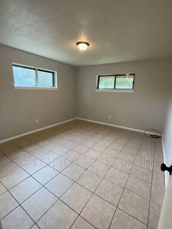 Building Photo - 1682 Hamlet Dr