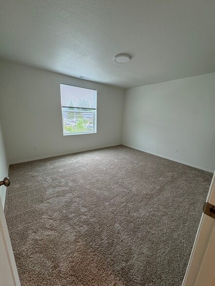 Building Photo - 1180 S 43rd Pl