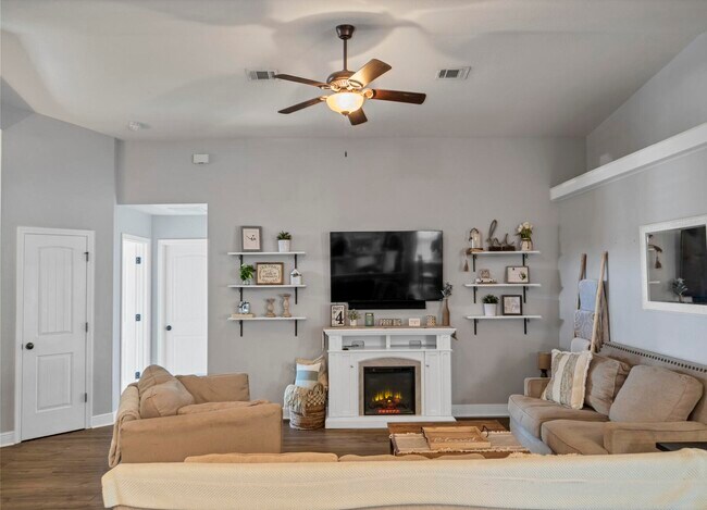 Building Photo - 8390 Island Dr