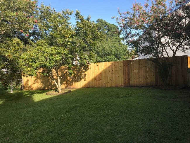 Building Photo - Gorgeous Home in Crowfield Plantation!