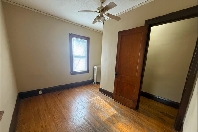 Building Photo - 2646 Dupont Ave N