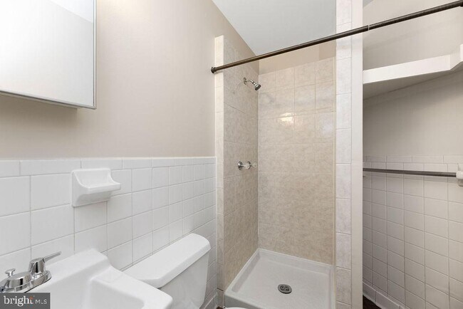 Building Photo - 2509 Cliffbourne Pl NW