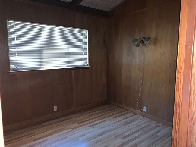 Building Photo - 4043 Greenwood Rd