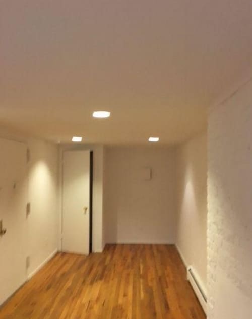 Building Photo - 535 E 12th St