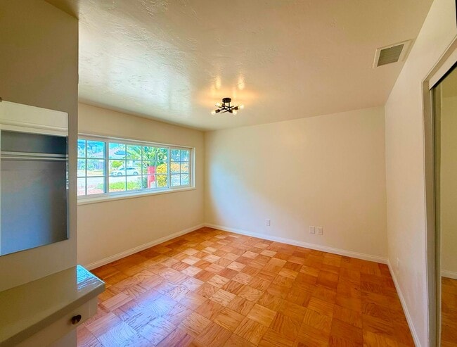 Building Photo - Welcome to Pacific Beach Coastal Living – 3BR/2BA Home