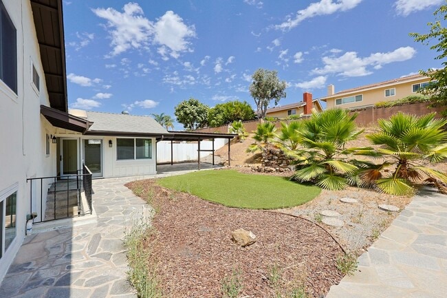 Building Photo - Spacious 5-Bedroom, 3-Bath Home – Convenie...
