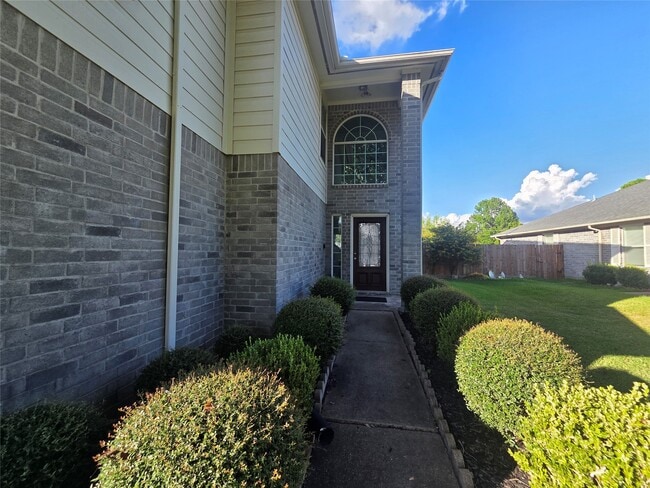 Building Photo - 16102 Mission Village Dr