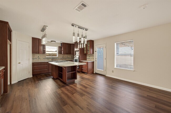 Building Photo - 15910 Clayton Bend Dr