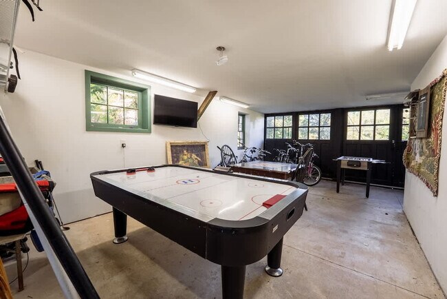 Building Photo - 1357 Canal Rd