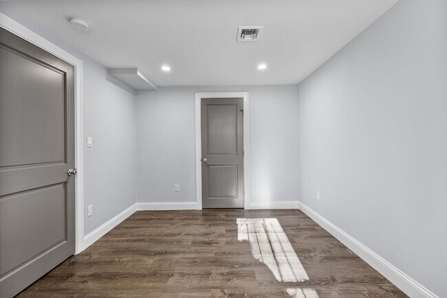 Building Photo - 83 Centre St