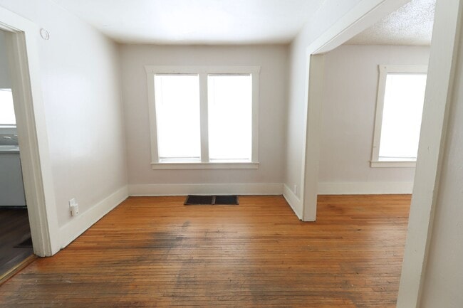 Building Photo - Cozy 2 Bed, 1 Bath!