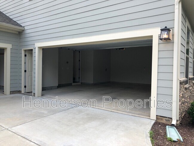 Building Photo - 10728 Vanguard Pkwy