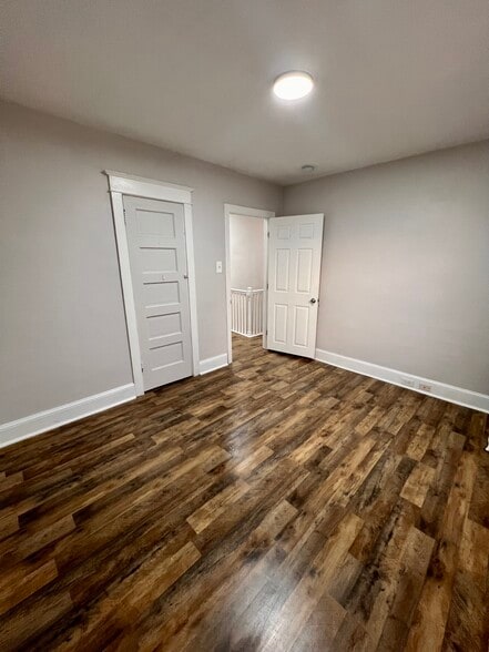 first bedroom with closet - 340 E Broadway Ave